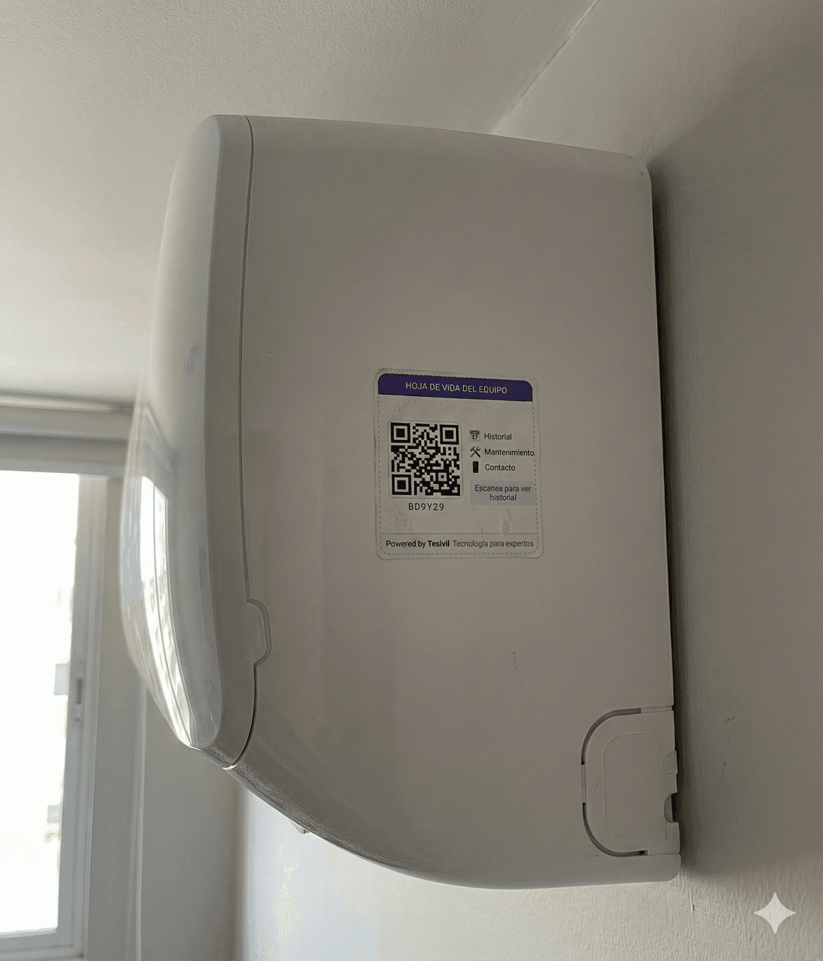 QRclima Sticker en equipo